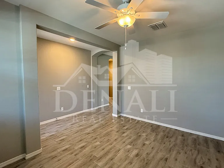 15068 W Pierce St — Photo 4