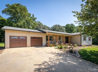 1130 Mountain Breeze Dr, Morganton, NC 28655