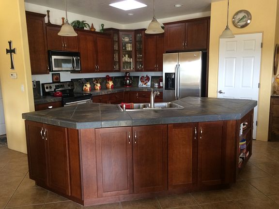 KITCHEN WITH LOTS OF STORAGE