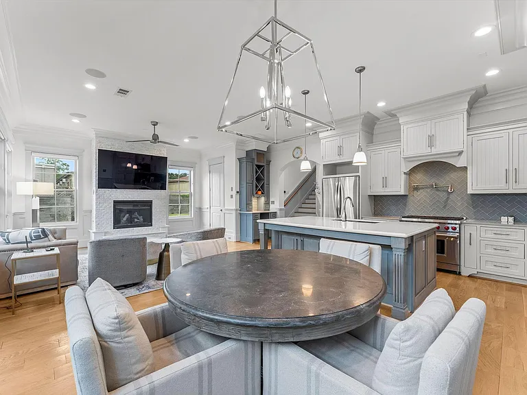 426 Marshall St — Photo 1
