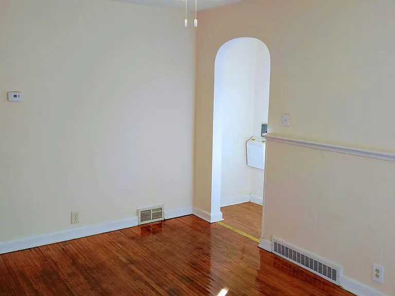 116 Howard Ave — Photo 2