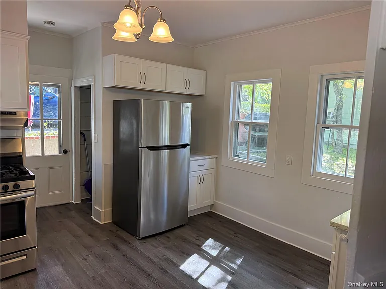 805 Main St — Photo 11