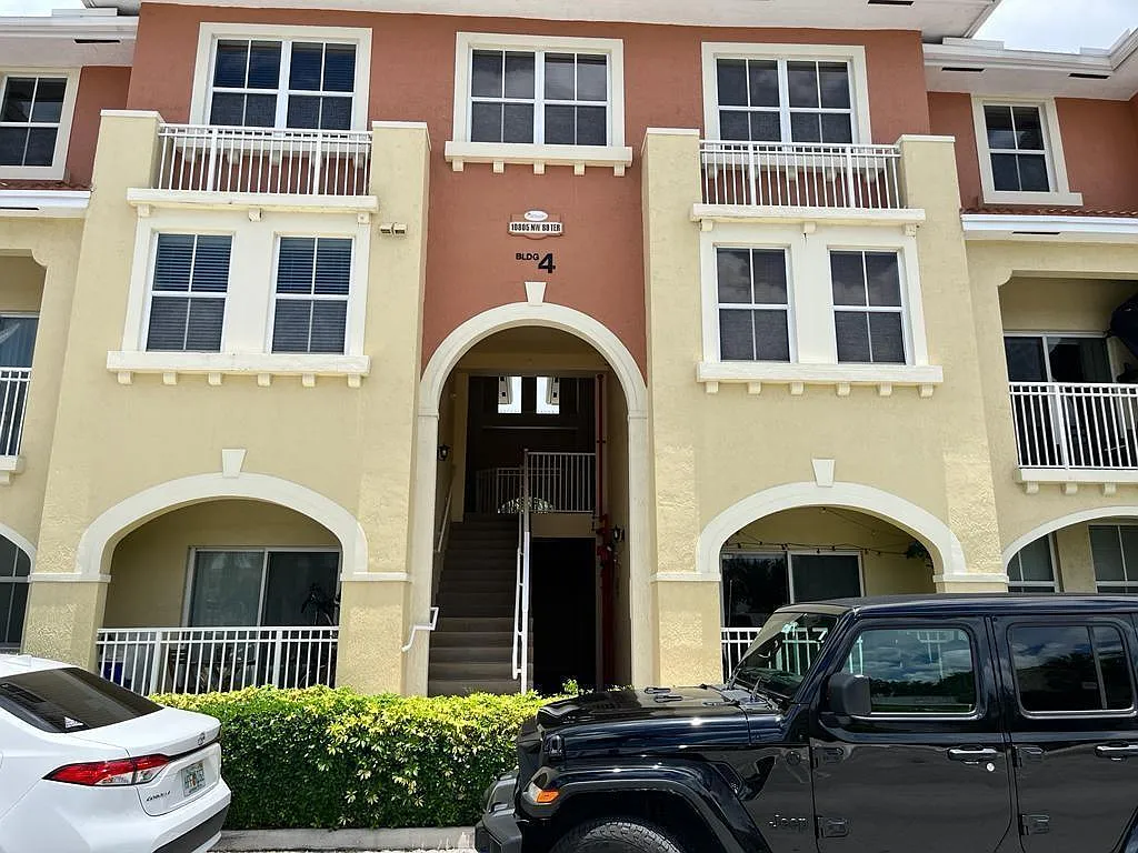 Coronado At Doral — Photo 3