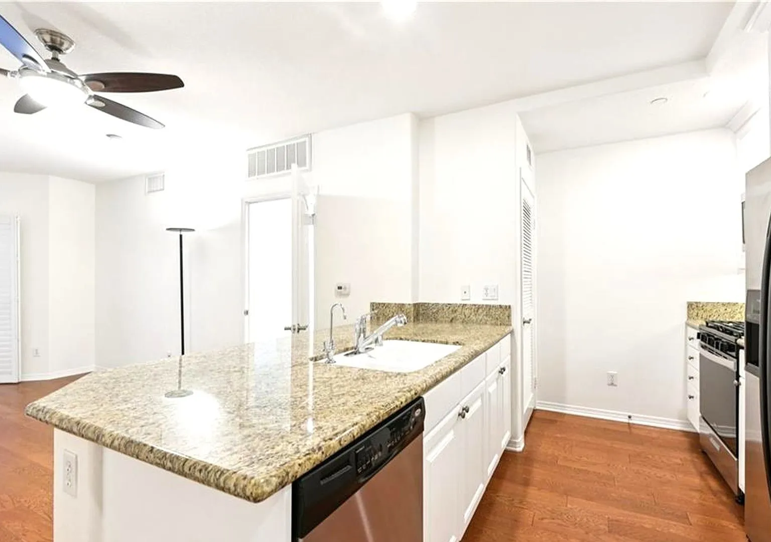 Breakwater Village Beautiful 2-Bedroom, 2-Bath 55+ Condo with A/C & Resort-Style Amenities — Photo 4
