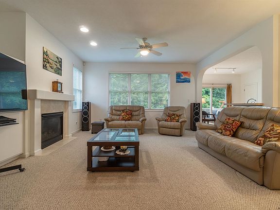 5th image of 38 Sterling Heights Dr
