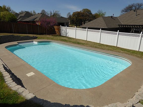 3rd image of 14201 Canterbury Dr