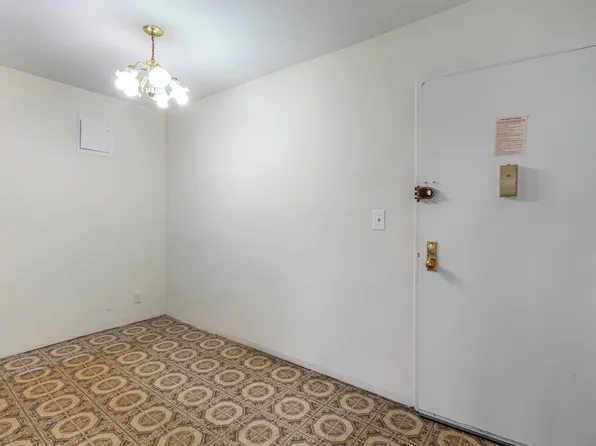 89-15 Parsons Boulevard image 4 of 17