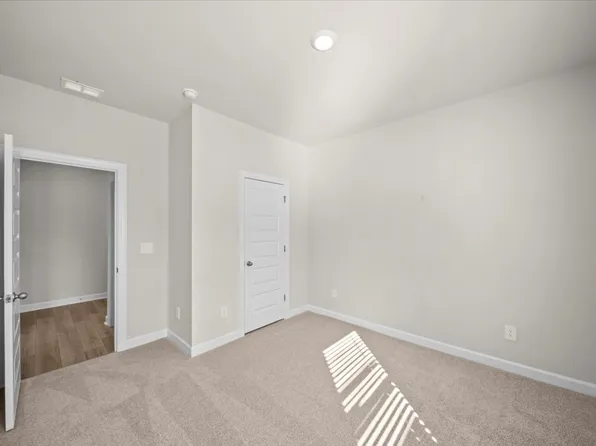 911 Rising Oak Ct, Spartanburg, SC 29301