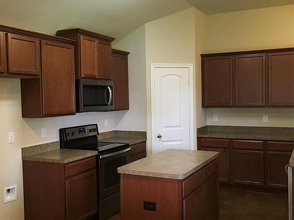 4th image of 7205 Hackberry Ct