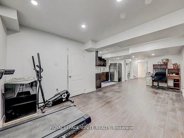114 Lawrence Pilkington Ave #BASEMENT — Photo 7