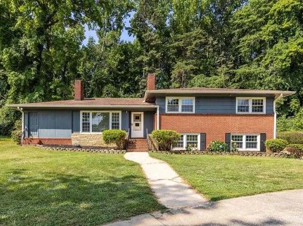 4401 Freedom Dr, Charlotte, NC 28208