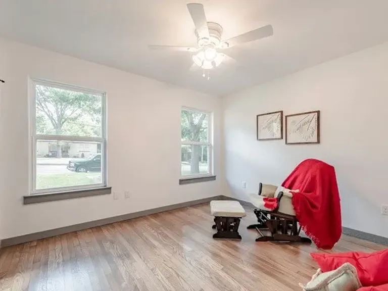 529 Laurel Ln — Photo 11