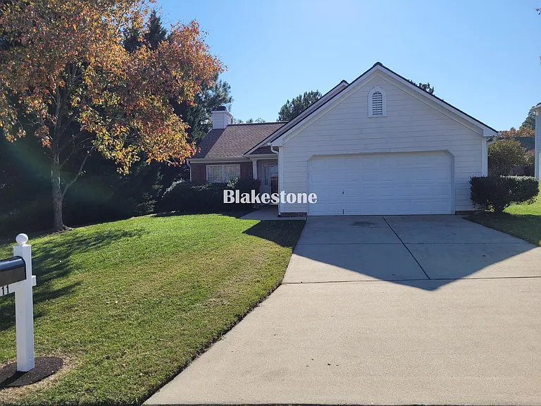 111 Lake Valley Ln — Photo 2