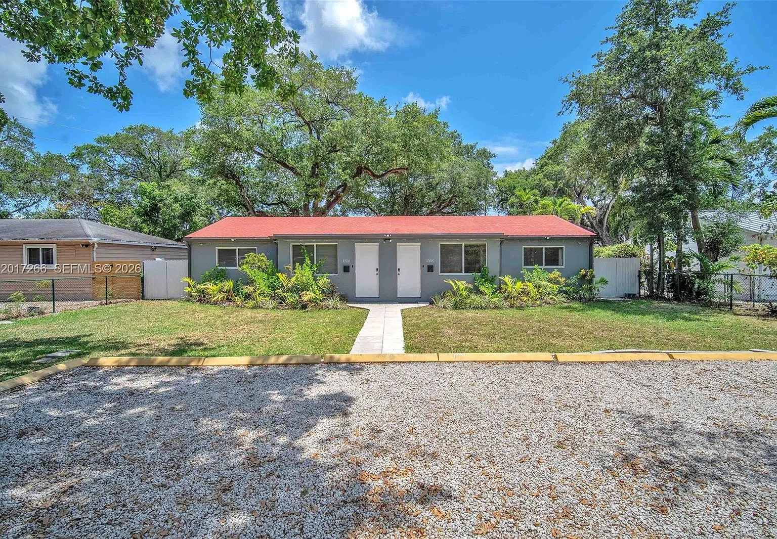 Green Oaks — Photo 1