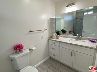 3819 Country Club Dr APT 302, Los Angeles, CA 90019