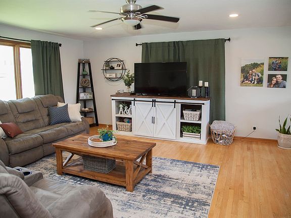 3rd image of 113 Grimstad Dr