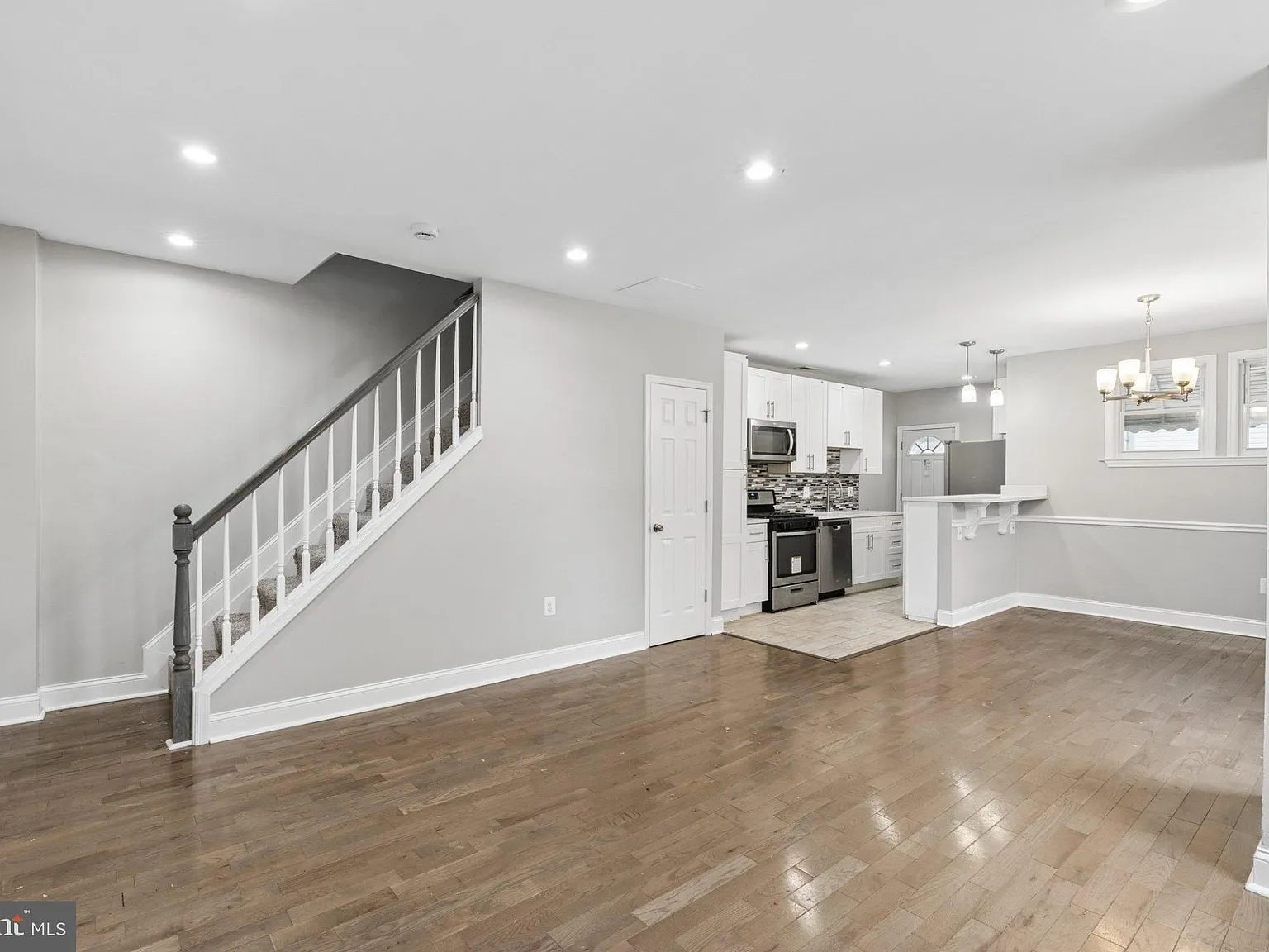 5 bed, 2.0 bath, 1812 sqft, $3,300 — Photo 4