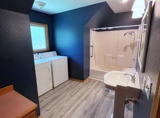 523 Spruce St #B, Halstead, KS 67056