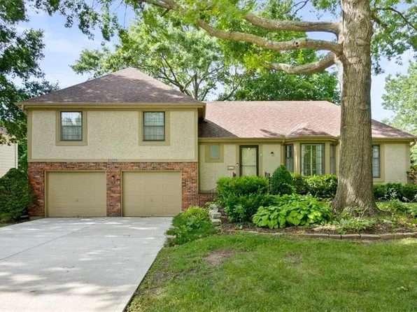 10215 W 101st St, Overland Park, KS 66212