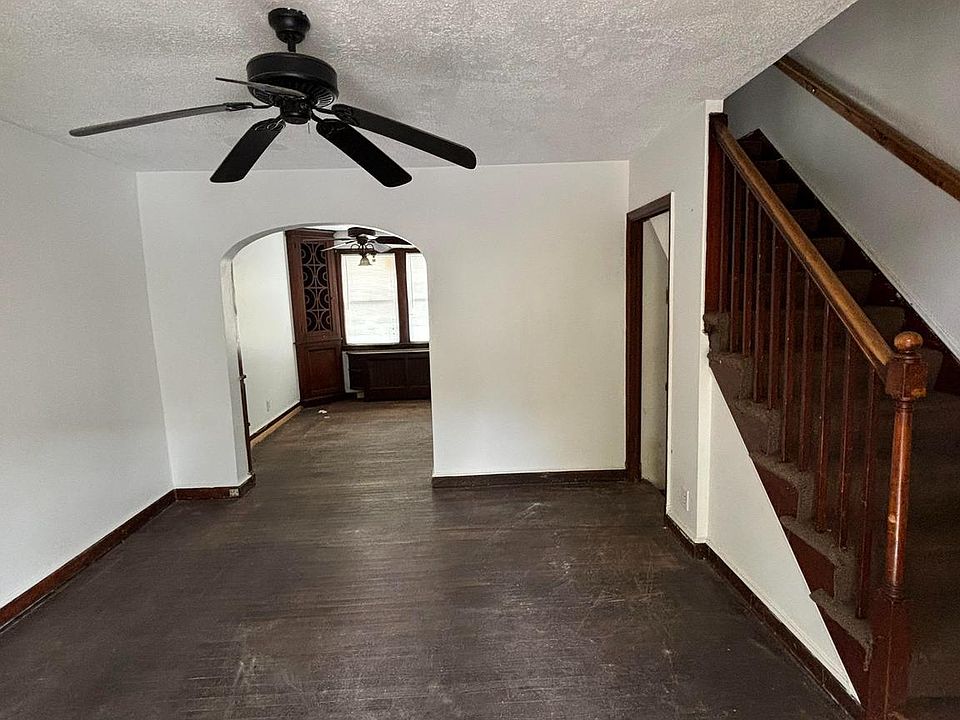 2nd image of 1704 Lyman Pl NE