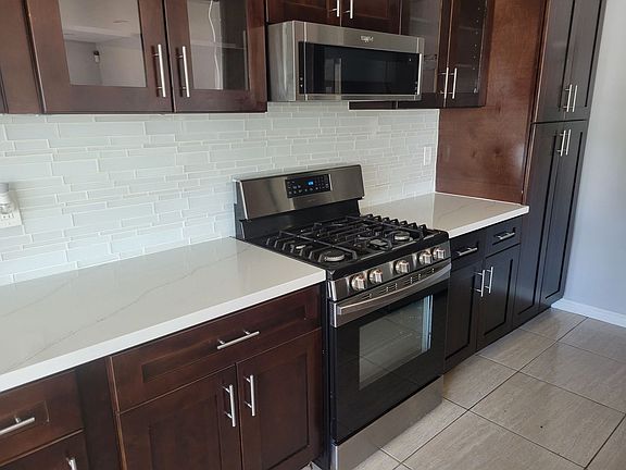 5th image of 825 W Fletcher Ave #111