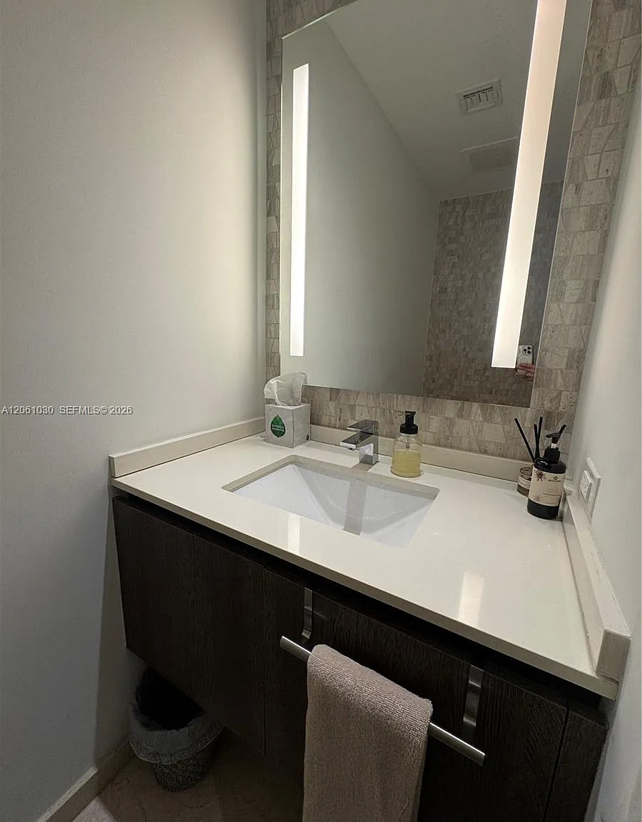 Rise Condo — Photo 3