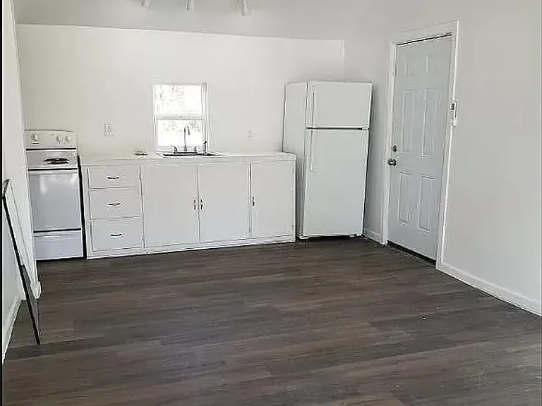 2613 E Cherry St — Photo 6