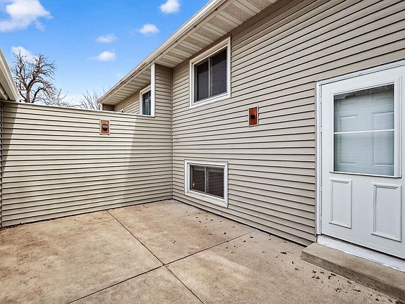 3rd image of 7023 146th Street Ct