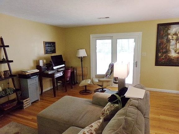 5th image of 1591 Laura Ln