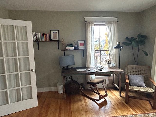 Current tenant's office set up.
