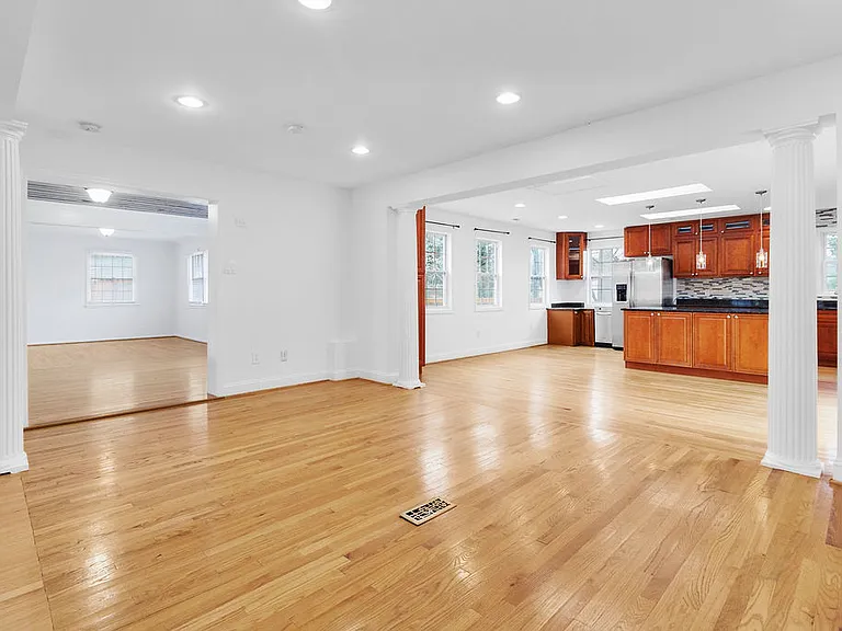 6138 Beachway Dr — Photo 13