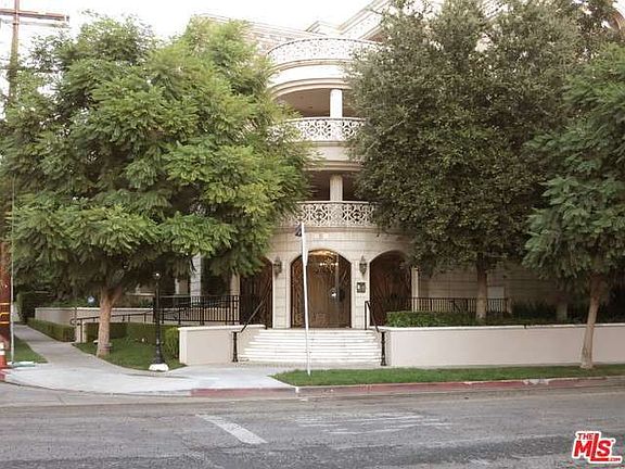 4th image of 850 N Croft Ave APT 205