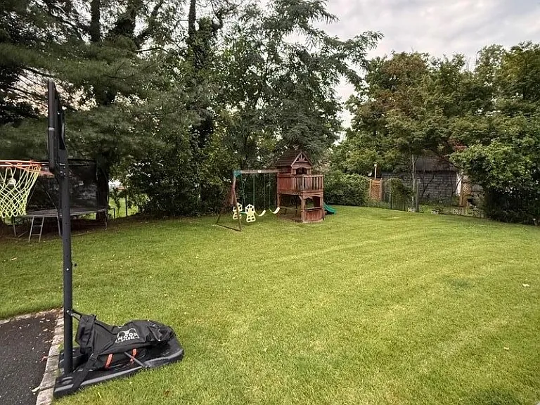 78 Mounthaven Dr — Photo 16