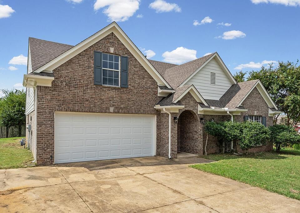 1st image of 107 Magnolia Cir