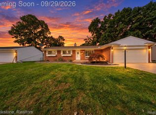 3953 Percy King Rd, Waterford, MI 48329