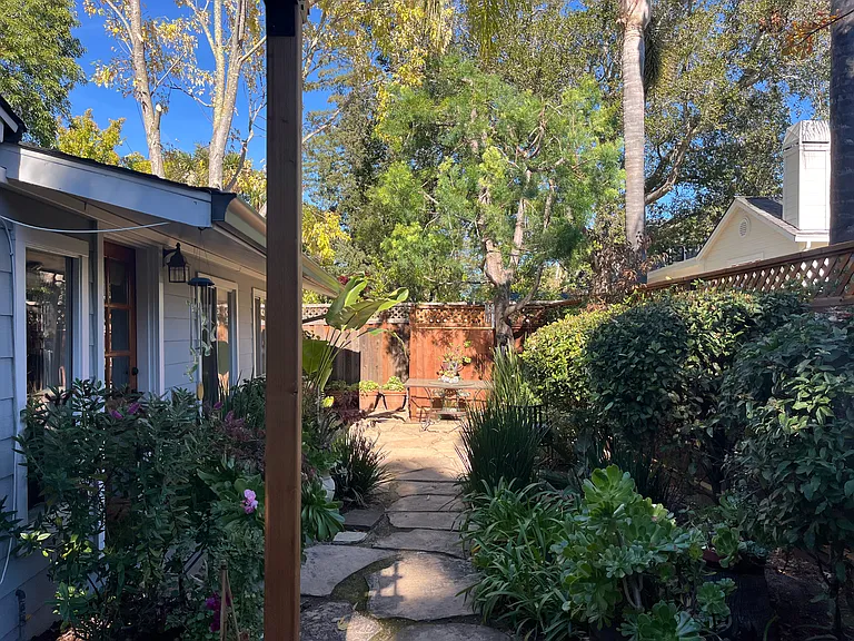 2336 Howard Ave — Photo 35
