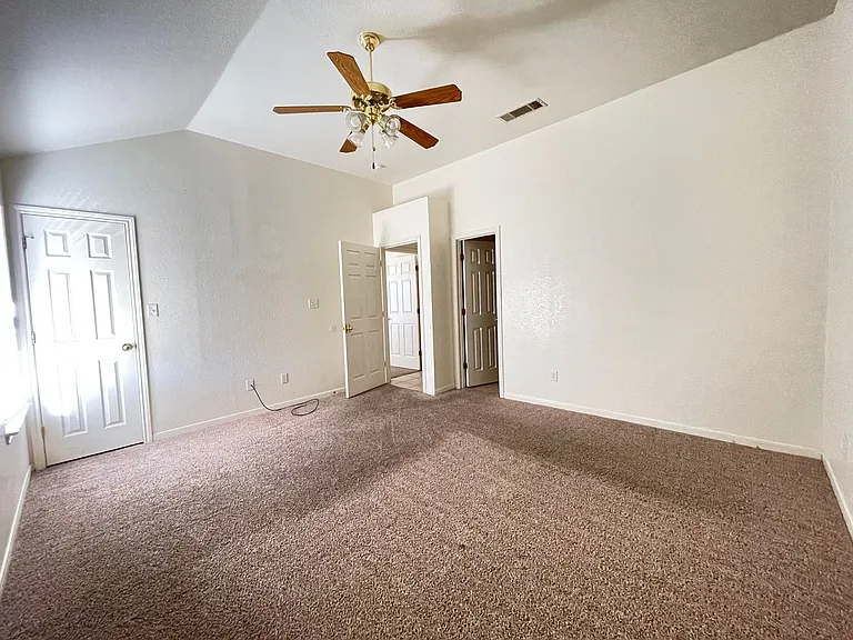 4800 John David Dr — Photo 13