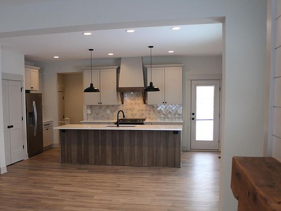 4th image of 10463 Cottage Way Dr