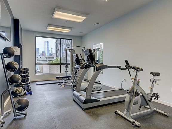 4th image of 1002 Division St APT 204