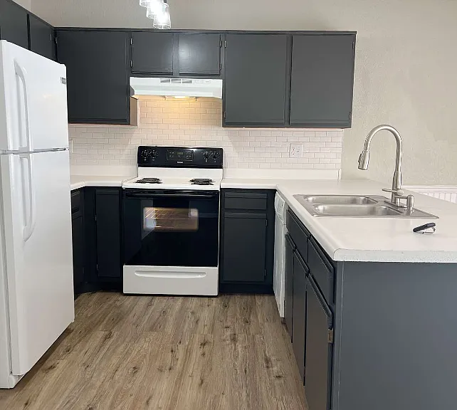 1605 W 8th St #B — Photo 11