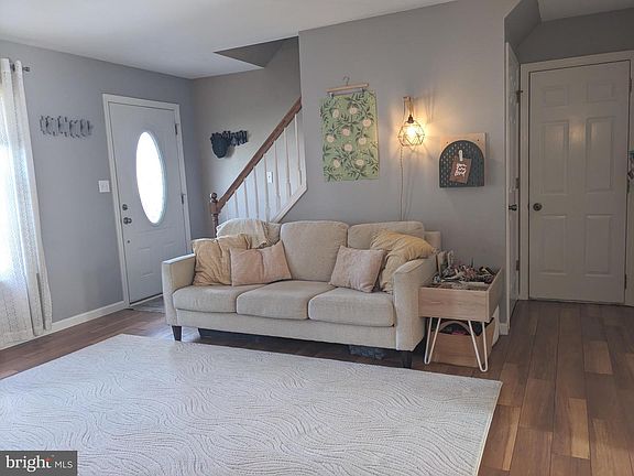 2nd image of 714 Fieldstone Ln
