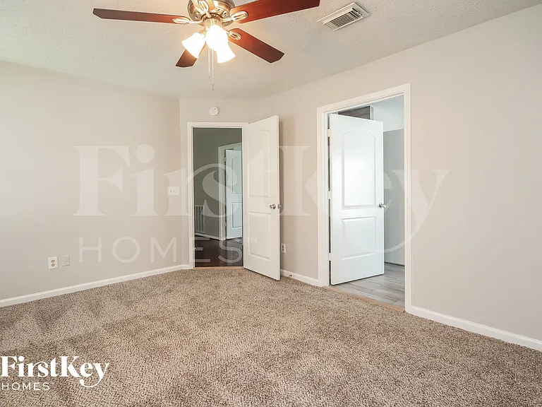 4004 Ashwood Dr — Photo 8