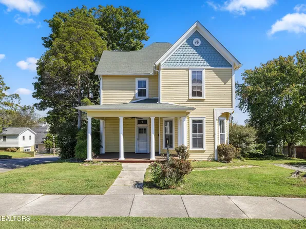 215 C St, Lenoir City, TN 37771