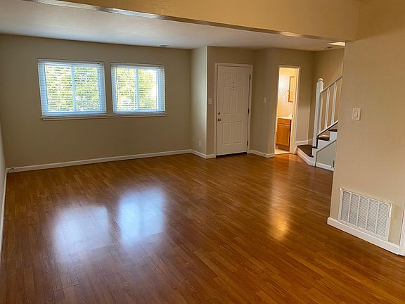 5th image of 1114 Village Dr APT 1