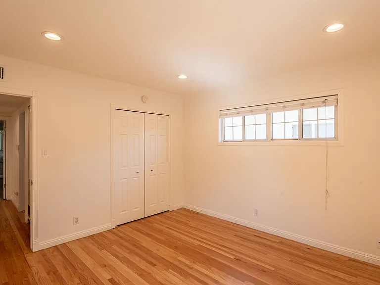 23216 Friar St — Photo 27