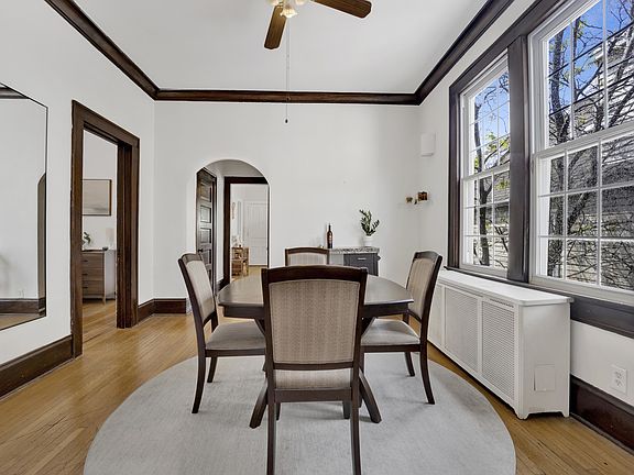 4th image of 1541 W Barry Ave