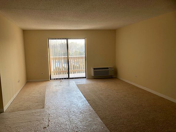 5th image of 1600 Wedgewood Dr APT 403