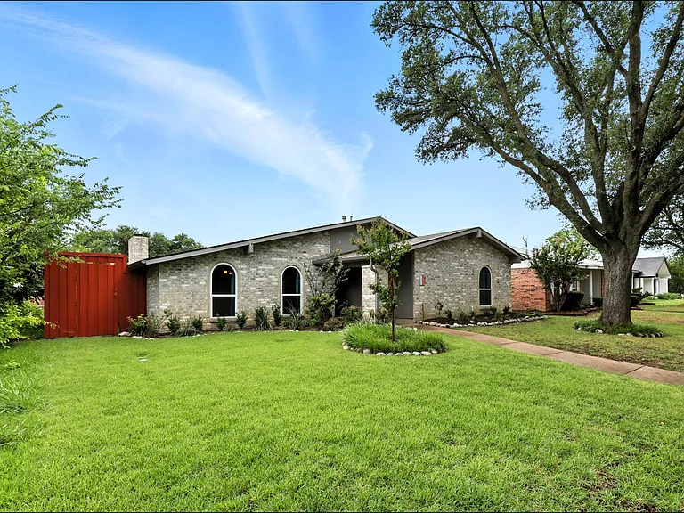 1824 Castille Dr — Photo 3