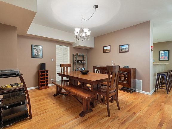 5th image of 4550 N Malden St APT 1N