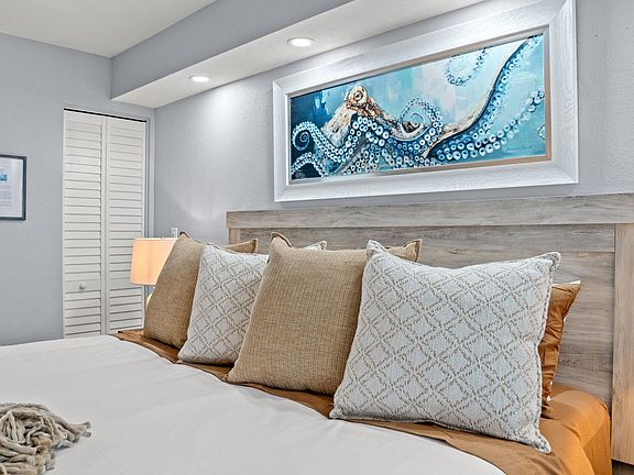 4th image of 158 Seawatch Dr. #1010